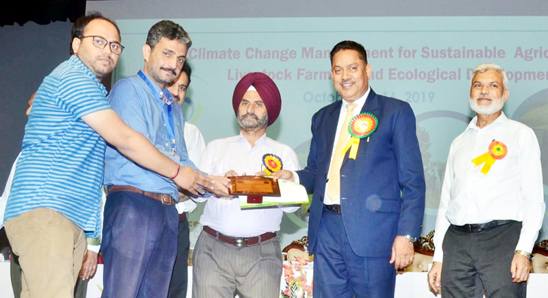 Prof. Nazeer Ahmad, Vice Chancellor, SKUAST-K &Prof. K.S. Risam, Vice Chancellor SKUAST-J presenting award to Dr. Vivak M Arya. Prof. Nazeer Ahmad, Vice Chancellor, SKUAST-K &Prof. K.S. Risam, Vice Chancellor SKUAST-J presenting award to Dr. Vivak M Arya.