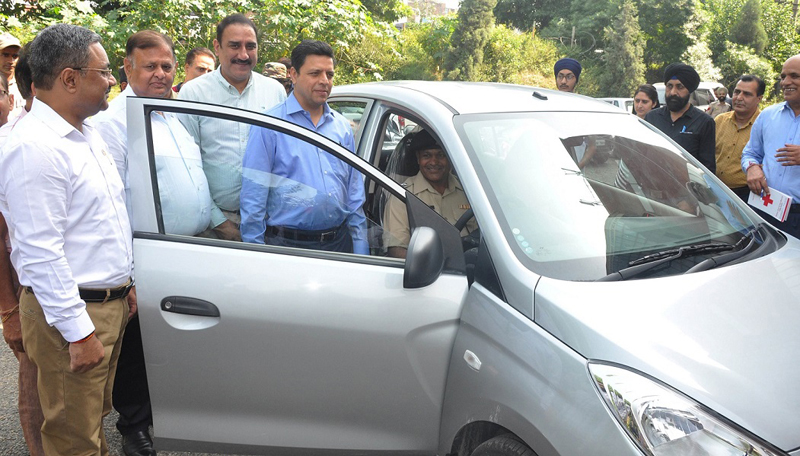 Winner of first prize Hyundai Santro Era Car being presented the gift of Raffle Draw 2019 by the dignitaries at Jammu. Winner of first prize Hyundai Santro Era Car being presented the gift of Raffle Draw 2019 by the dignitaries at Jammu.