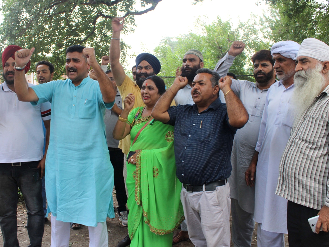 Panchayat members staging protest in Jammu on Thursday. -Excelsior/Rakesh Panchayat members staging protest in Jammu on Thursday. -Excelsior/Rakesh