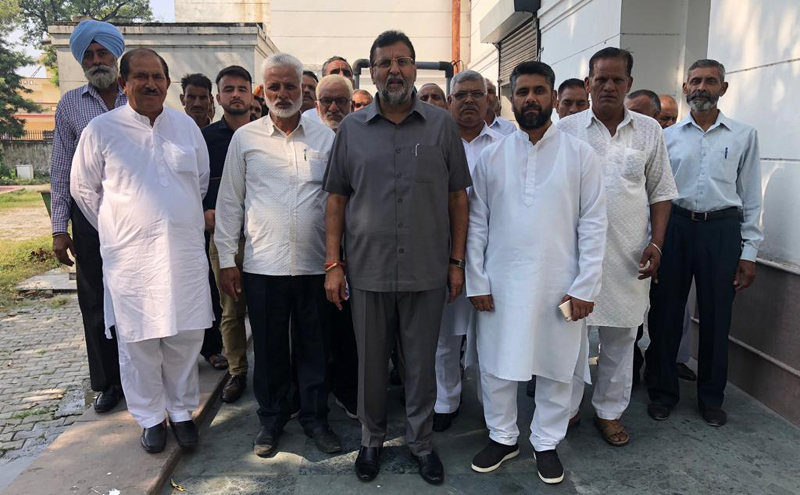 Jat Mahasabha delegation led by Ch. Manmohan Singh after meeting Advisor at Jammu on Monday. Jat Mahasabha delegation led by Ch. Manmohan Singh after meeting Advisor at Jammu on Monday.