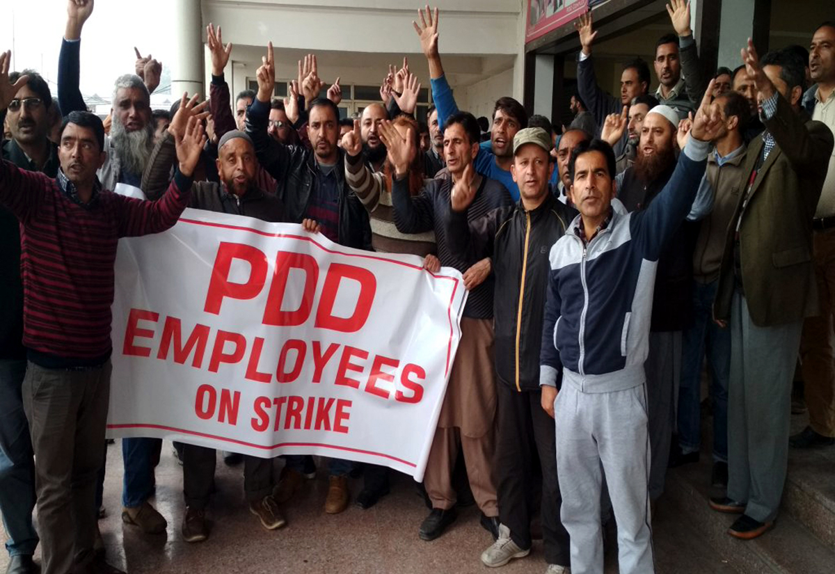 PDD employees protesting in Srinagar on Saturday. -Excelsior/Shakeel PDD employees protesting in Srinagar on Saturday. -Excelsior/Shakeel