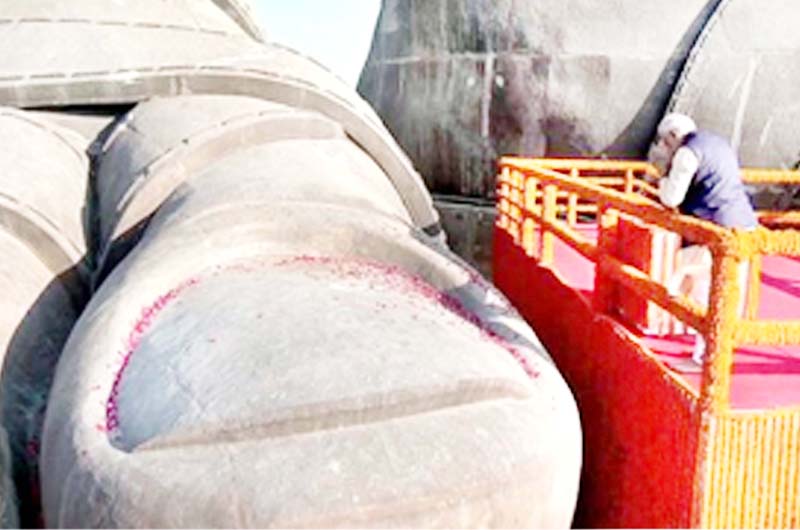 Prime Minister Narendra Modi paying tributes to Sardar Patel at the ‘Statue of Unity’ at Kevadiya in Gujarat on Thursday. Prime Minister Narendra Modi paying tributes to Sardar Patel at the ‘Statue of Unity’ at Kevadiya in Gujarat on Thursday.
