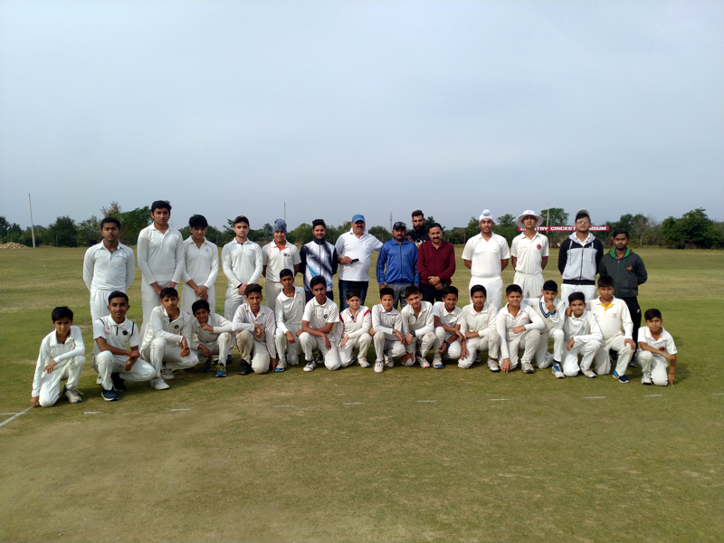 Participating team players and dignitaries posing for group photograph. Participating team players and dignitaries posing for group photograph.