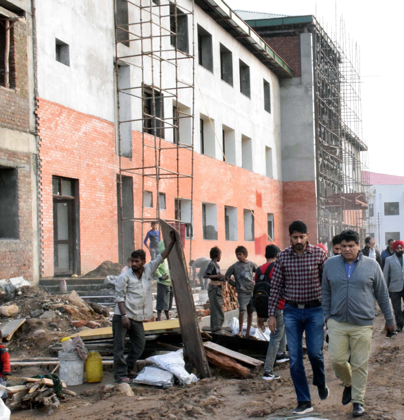 Secretary Y S & Sports, Sarmad Hafeez inspecting status of Indoor Sports Complex at MA Stadium. Secretary Y S & Sports, Sarmad Hafeez inspecting status of Indoor Sports Complex at MA Stadium.