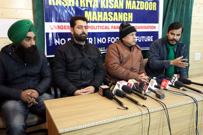 Rashtriya Kisan Mazdoor Mahasangh addressing a press conference in Srinagar on Saturday. —Excelsior/Shakeel Rashtriya Kisan Mazdoor Mahasangh addressing a press conference in Srinagar on Saturday. —Excelsior/Shakeel
