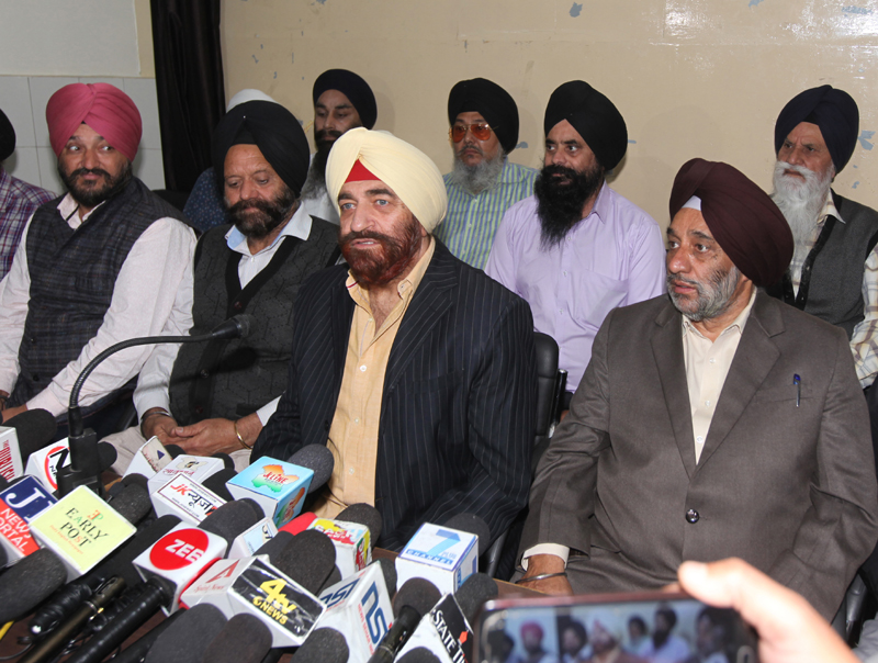 SUF president, Sudershan Singh Wazir, addressing a press conference at Jammu. -Excelsior/Rakesh SUF president, Sudershan Singh Wazir, addressing a press conference at Jammu. -Excelsior/Rakesh