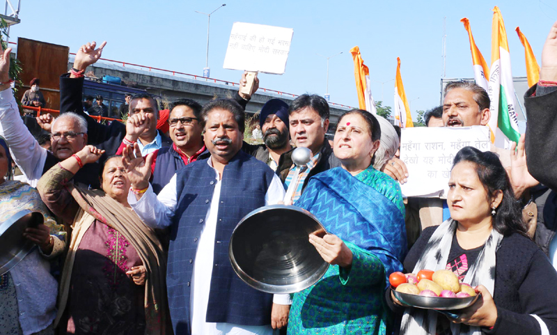 Cong activists staging protest against BJP Govt in Jammu on Saturday. —Excelsior/Rakesh Cong activists staging protest against BJP Govt in Jammu on Saturday. —Excelsior/Rakesh