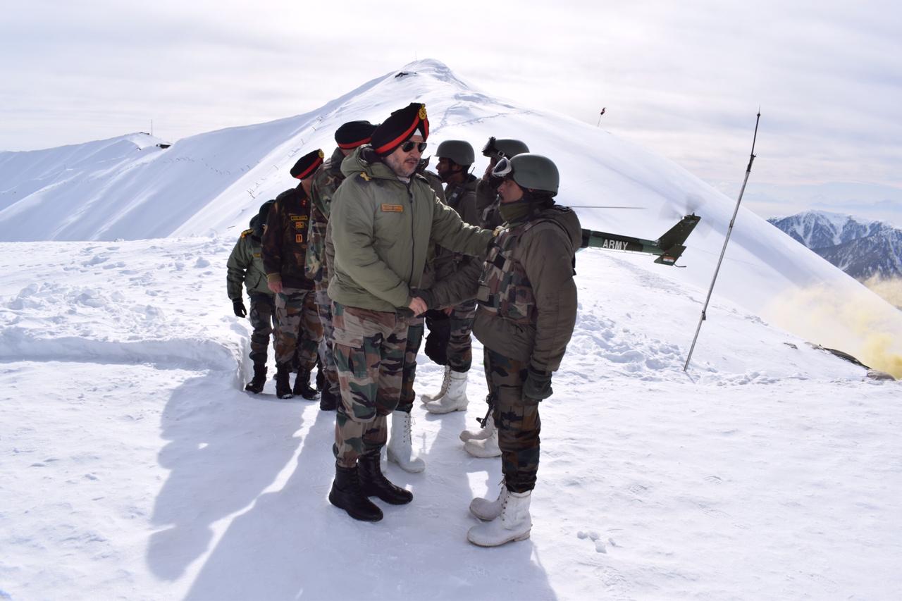 Northern army commander reveiws security situation along LoC in Kashmir