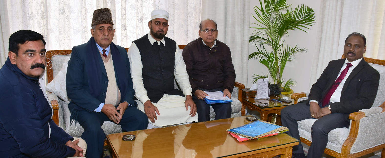 LT. GOVERNOR MEETING DELEGATION OF ALL INDIA BACKWARD CLASSES UNION LED BY SHRI KALI DASS