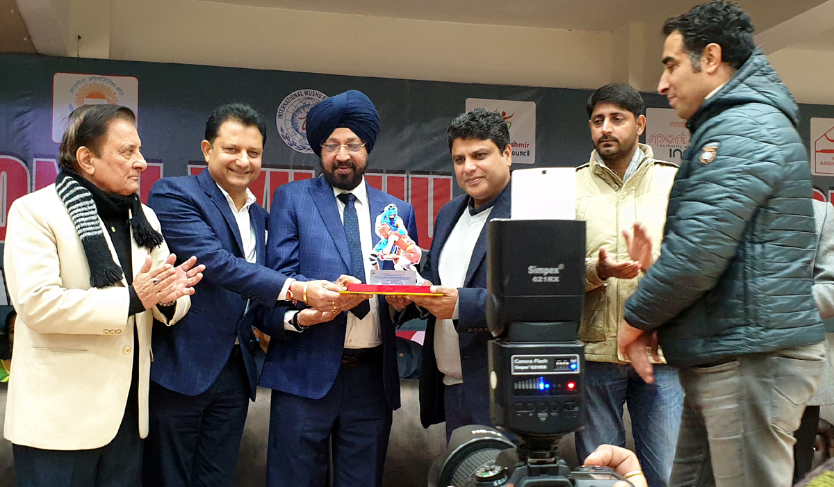 Memento presentation during inaugural ceremony of 28th Senior National Wushu C’ship at New Indoor Complex MA Stadium in Jammu. Memento presentation during inaugural ceremony of 28th Senior National Wushu C’ship at New Indoor Complex MA Stadium in Jammu.