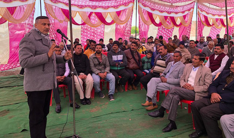 Former Minister and BJP leader Sham Lal Sharma addressing a public meeting at Naiwala, Gurha Jagir. Former Minister and BJP leader Sham Lal Sharma addressing a public meeting at Naiwala, Gurha Jagir.
