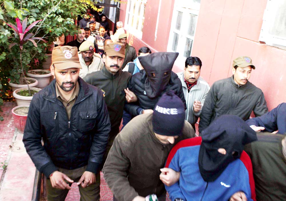 DySP Devinder Singh being produced in the NIA court on Thursday. —Excelsior/Rakesh DySP Devinder Singh being produced in the NIA court on Thursday. —Excelsior/Rakesh