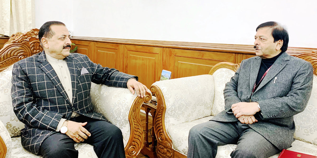 Central Vigilance Commissioner (CVC), Sharad Kumar calling on Union Minister Dr Jitendra Singh at New Delhi. Central Vigilance Commissioner (CVC), Sharad Kumar calling on Union Minister Dr Jitendra Singh at New Delhi.