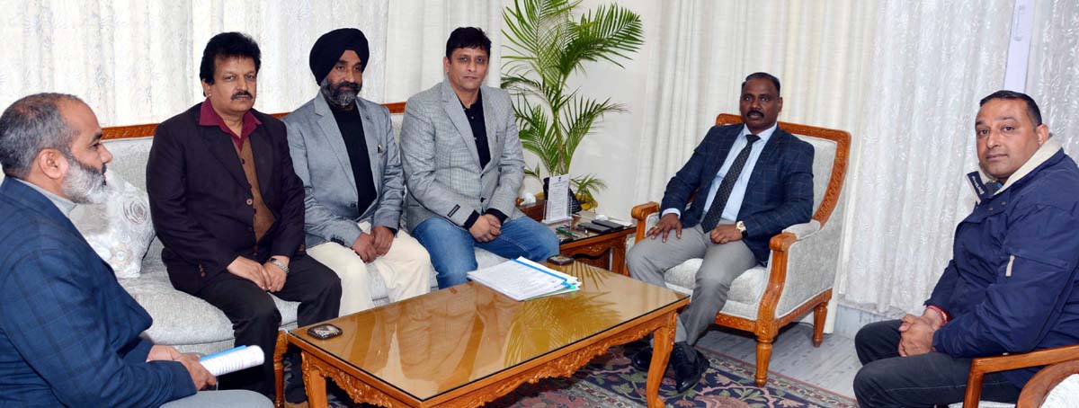 Lt Governor G C Murmu meeting delegation of J&K ITI Employees United Front Jammu on Wednesday. Lt Governor G C Murmu meeting delegation of J&K ITI Employees United Front Jammu on Wednesday.