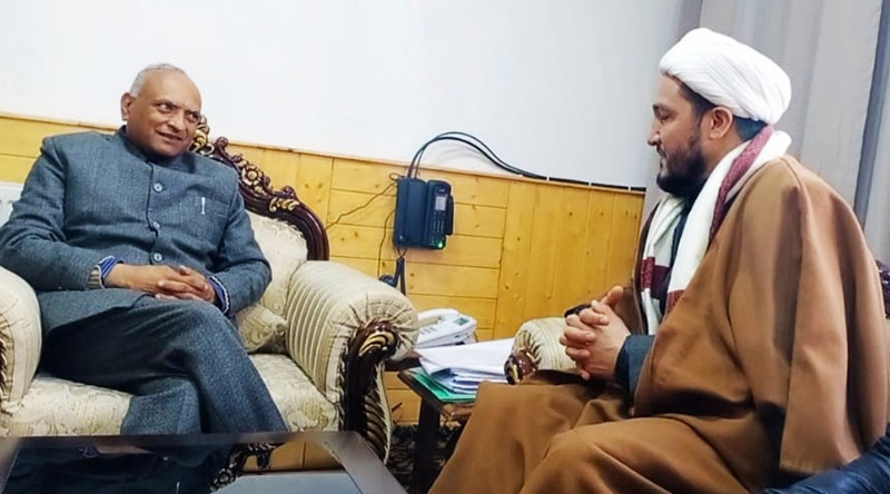 President AJUIAK Sheikh Nazir-ul-Mehdi discussing issues with Lt Governor Ladakh RK Mathur. —Excelsior/Basharat Ladakhi President AJUIAK Sheikh Nazir-ul-Mehdi discussing issues with Lt Governor Ladakh RK Mathur. —Excelsior/Basharat Ladakhi