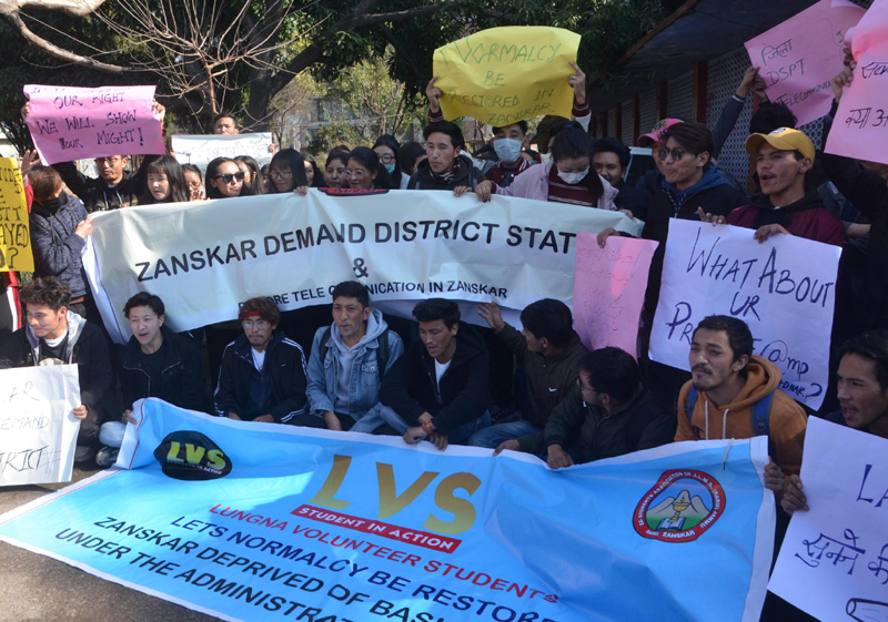Members of All Zanskar Students Association protesting at Jammu on Thursday. — Excelsior/Rakesh Members of All Zanskar Students Association protesting at Jammu on Thursday. — Excelsior/Rakesh