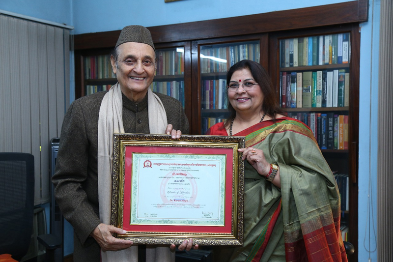 Dr Karan Singh being conferred upon Honorary Degree of D Litt. Dr Karan Singh being conferred upon Honorary Degree of D Litt.