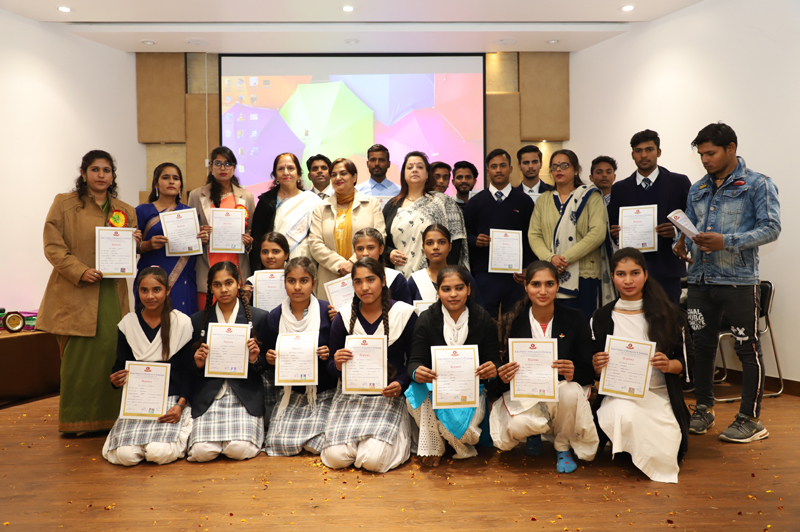 Students posing for group photograph after receiving certificates of participation with Anuradha Gupta, Director School Education and members of VKWS at Jammu. Students posing for group photograph after receiving certificates of participation with Anuradha Gupta, Director School Education and members of VKWS at Jammu.