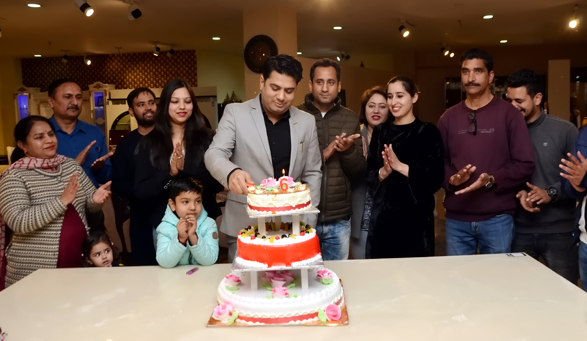 Kushal Sharma CEO cutting cake to celebrate 6th anniversary of KS Furniture House at Muthi