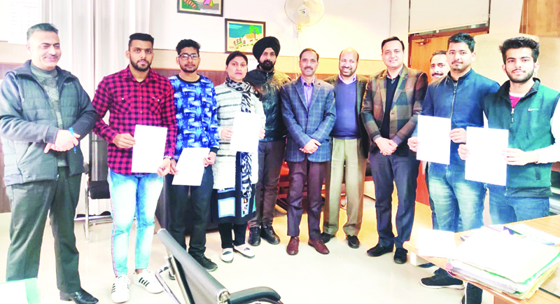 Students of Govt Polytechnic College posing for a group photograph with their appointment letters during a placement drive at Jammu on Friday. Students of Govt Polytechnic College posing for a group photograph with their appointment letters during a placement drive at Jammu on Friday.