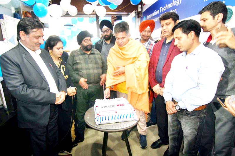 Ravinder Raina, President BJP J&K inaugurating 3M Home Water Filtration Brand Store at Jammu on Sunday. Ravinder Raina, President BJP J&K inaugurating 3M Home Water Filtration Brand Store at Jammu on Sunday.