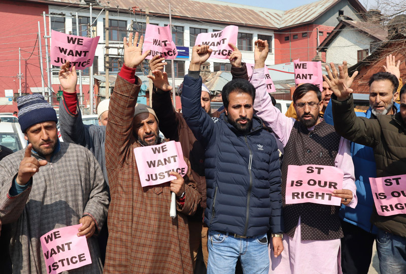 Residents of Kangan protesting in Srinagar on Tuesday. —Excelsior/Shakeel Residents of Kangan protesting in Srinagar on Tuesday. —Excelsior/Shakeel