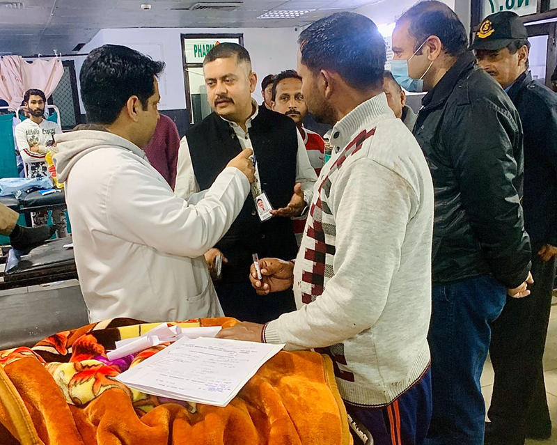 Administrator, GMC&AH Jammu, Amit Sharma during post midnight inspection in Emergency Unit of GMC Jammu. Administrator, GMC&AH Jammu, Amit Sharma during post midnight inspection in Emergency Unit of GMC Jammu.
