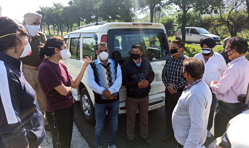 JMC officials during cleanliness drive in Jammu. JMC officials during cleanliness drive in Jammu.