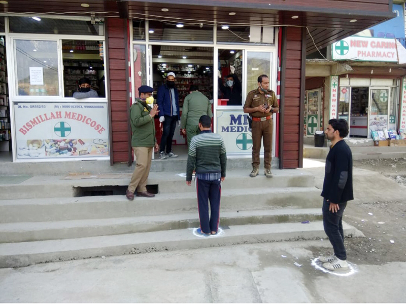 Social distancing being maintained by JKP officers. Social distancing being maintained by JKP officers.