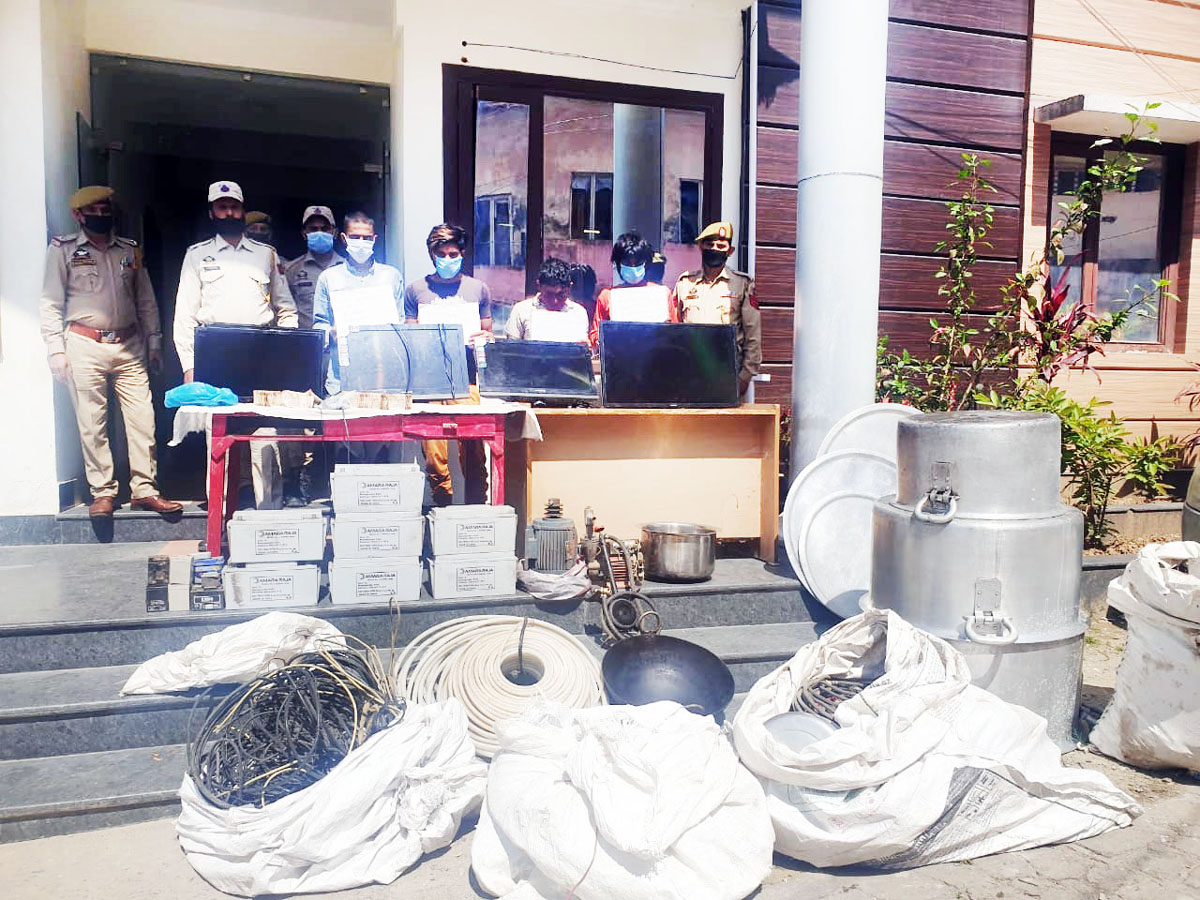 Thieves arrested by Katra Police. Thieves arrested by Katra Police.