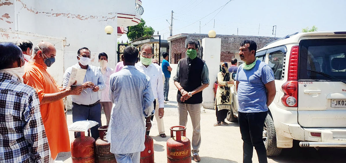 Former Deputy CM, Kavinder Gupta distributing ration kits and LPG cylinders at Bhour Camp on Wednesday. Former Deputy CM, Kavinder Gupta distributing ration kits and LPG cylinders at Bhour Camp on Wednesday.