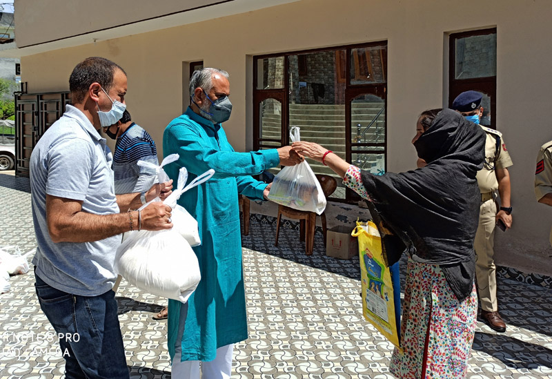 MP Rajya Sabha Shamsher Singh Manhas providing ration. MP Rajya Sabha Shamsher Singh Manhas providing ration.
