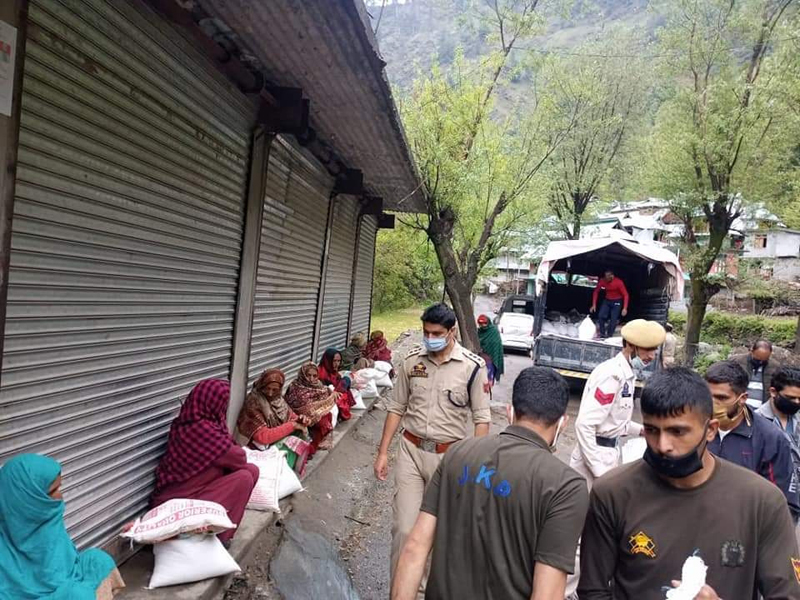 Poonch Police distributing ration among needy peoples. Poonch Police distributing ration among needy peoples.