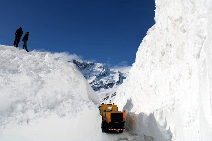 A vehicle passing through Rohtang Pass on Saturday. A vehicle passing through Rohtang Pass on Saturday.