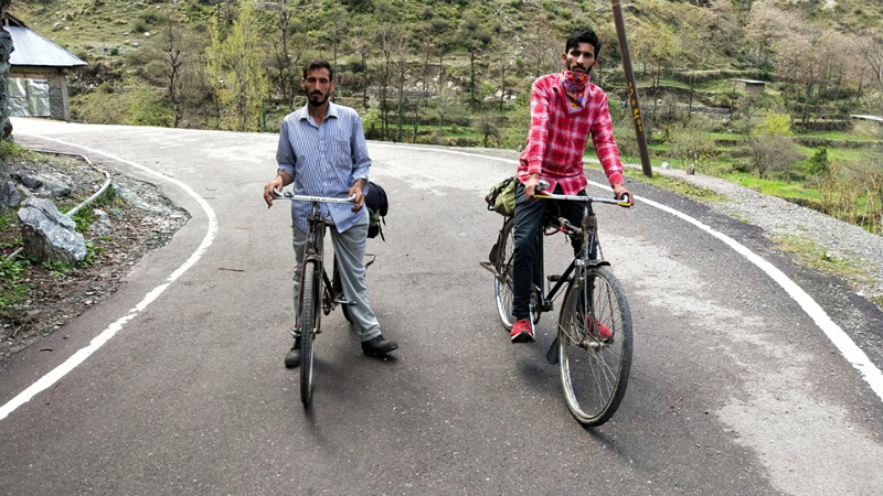 Labourers from Mandi Poonch travelling on bicycles from Himachal Pradesh. Labourers from Mandi Poonch travelling on bicycles from Himachal Pradesh.