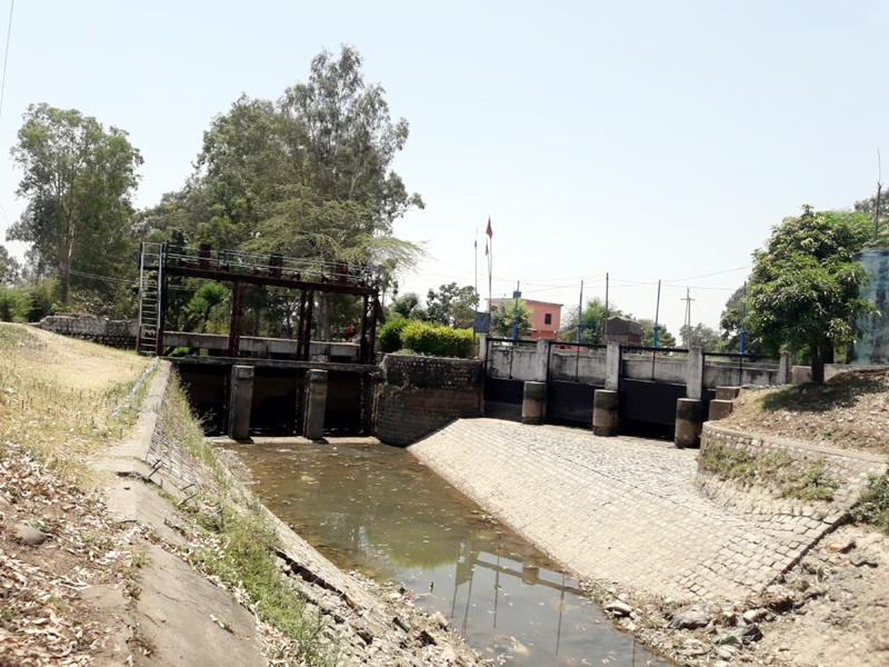 Irrigation canal turns dry in Kathua on Tuesday. -Excelsior/Madan Magotra Irrigation canal turns dry in Kathua on Tuesday. -Excelsior/Madan Magotra