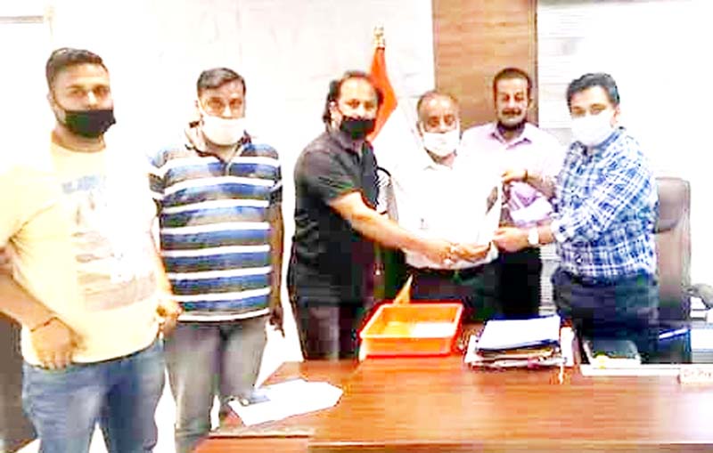 Beopar Mandal Udhampur presenting a memorandum to DC Udhampur on Friday. Beopar Mandal Udhampur presenting a memorandum to DC Udhampur on Friday.