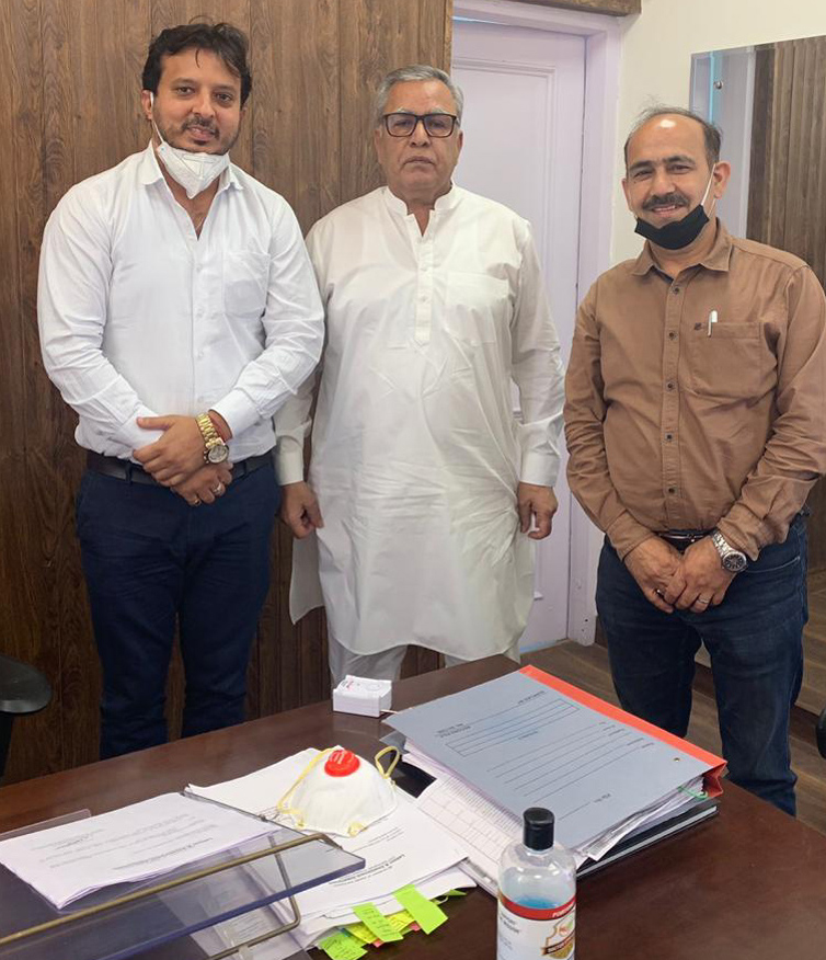 EDA Jammu members with Advisor to LG, Farooq Khan in Jammu. EDA Jammu members with Advisor to LG, Farooq Khan in Jammu.