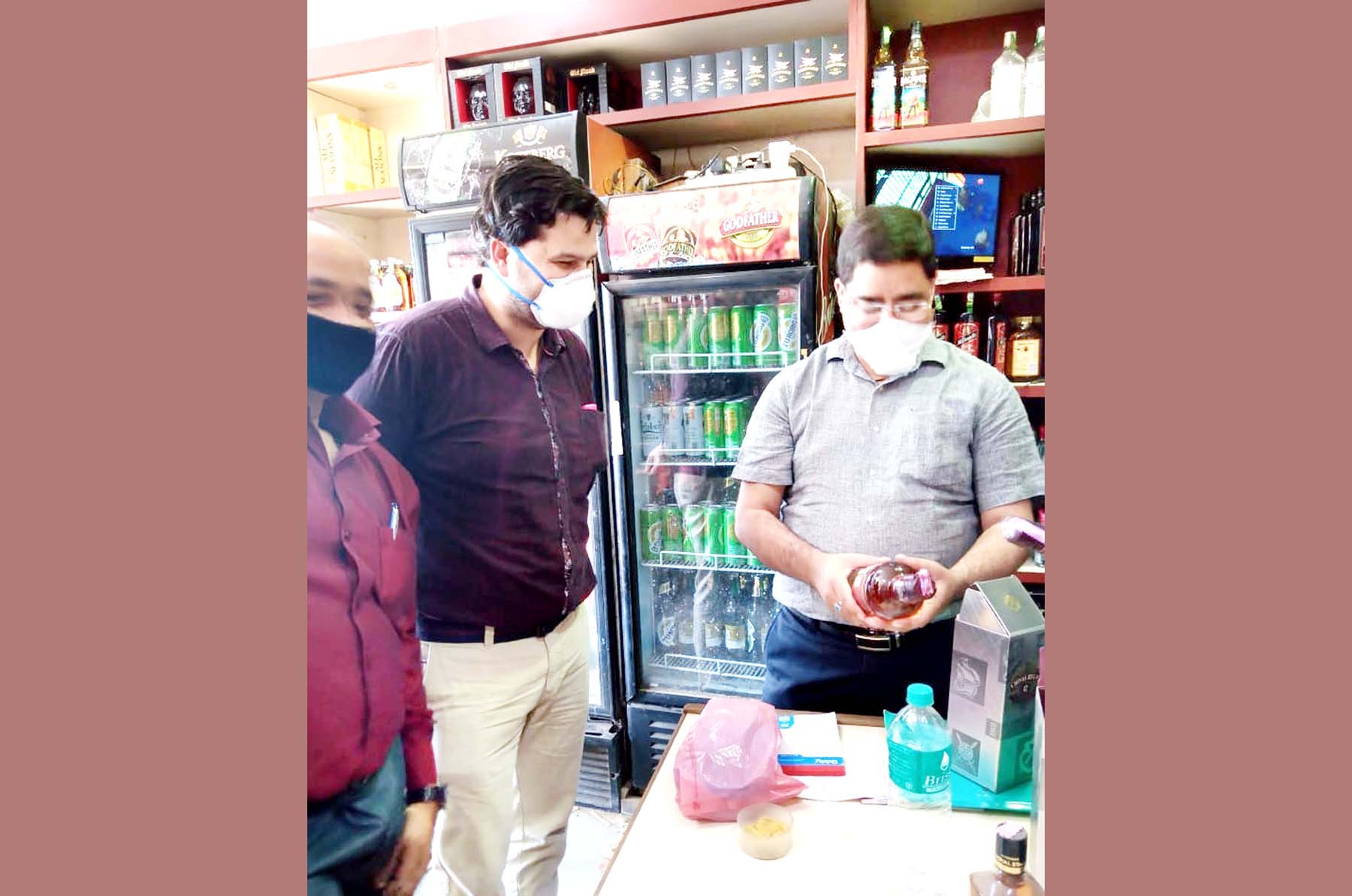Excise Commissioner Rajesh Kumar Shavan inspecting Monica Wine Shop. Excise Commissioner Rajesh Kumar Shavan inspecting Monica Wine Shop.