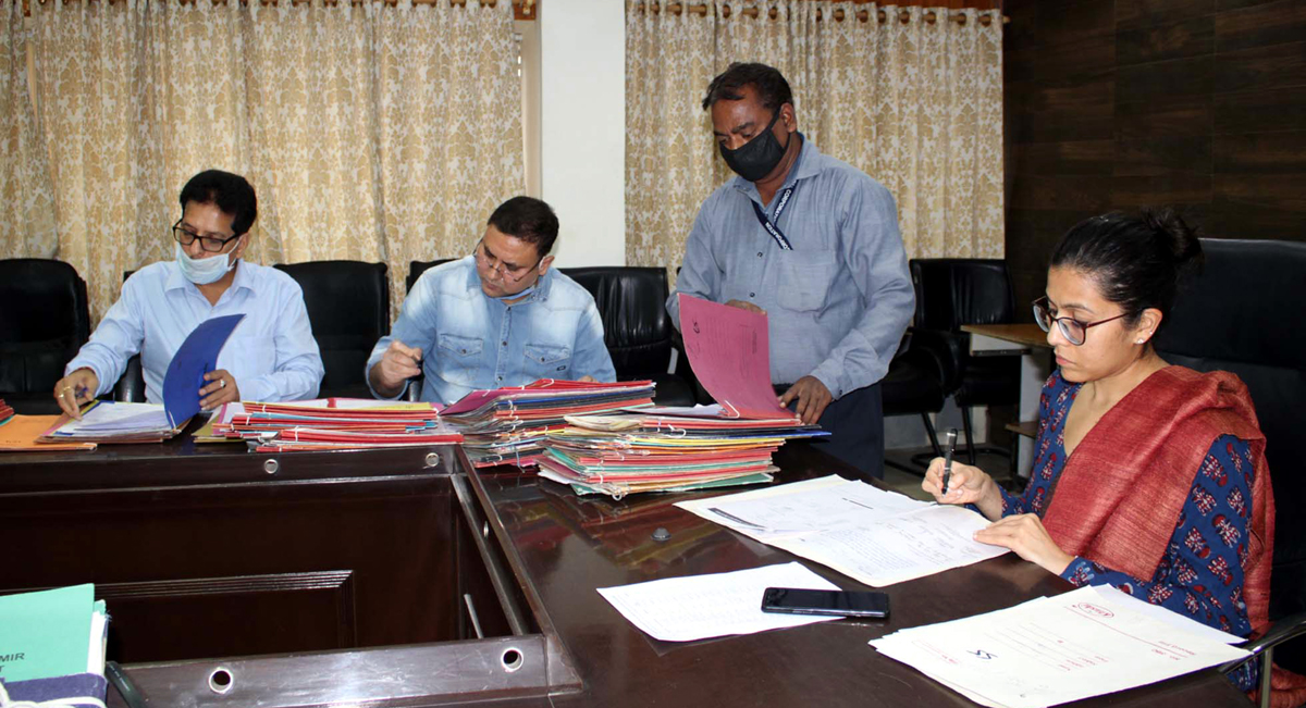 JMC Commissioner, Avny Lavasa during BOCA meeting at Jammu on Saturday. JMC Commissioner, Avny Lavasa during BOCA meeting at Jammu on Saturday.