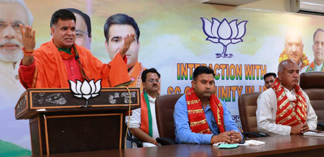 BJP president, Ravinder Raina addressing SC Morcha meeting at Jammu on Sunday. BJP president, Ravinder Raina addressing SC Morcha meeting at Jammu on Sunday.