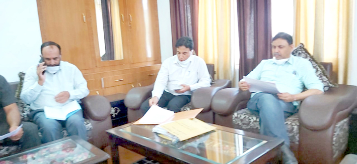 MD of SC, ST, BC Development Corporation, Bharat Bhushan and ADDC Udhampur Ashok Kumar during a meeting in Udhampur district. MD of SC, ST, BC Development Corporation, Bharat Bhushan and ADDC Udhampur Ashok Kumar during a meeting in Udhampur district.