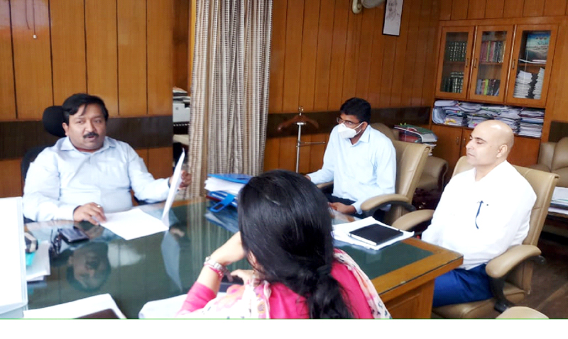 Principal Secretary H&UDD Dheeraj Gupta chairing a meeting. Principal Secretary H&UDD Dheeraj Gupta chairing a meeting.