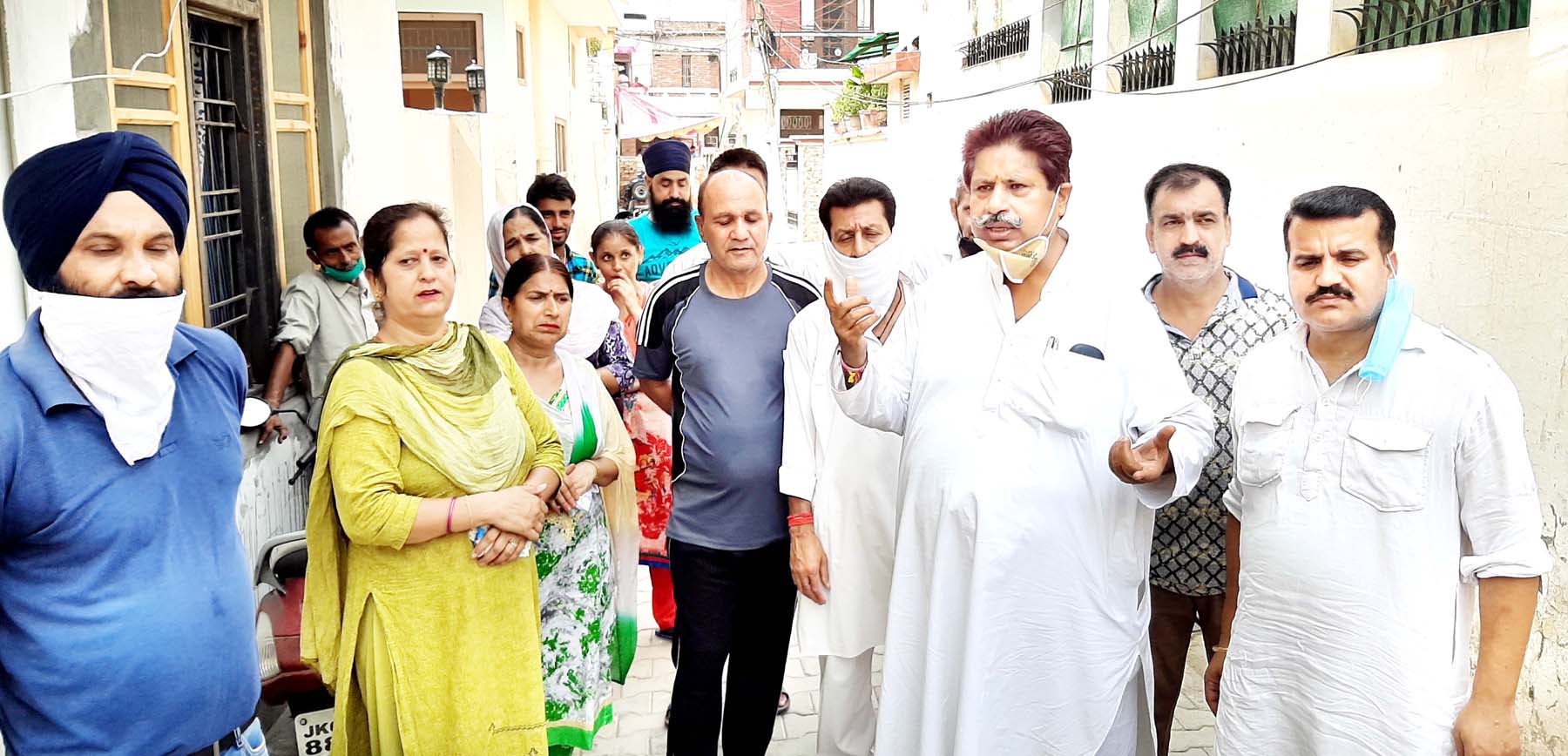 Senior Congress leader Raman Bhalla interacting with locals of Nanak Nagar locality in Jammu on Sunday. Senior Congress leader Raman Bhalla interacting with locals of Nanak Nagar locality in Jammu on Sunday.