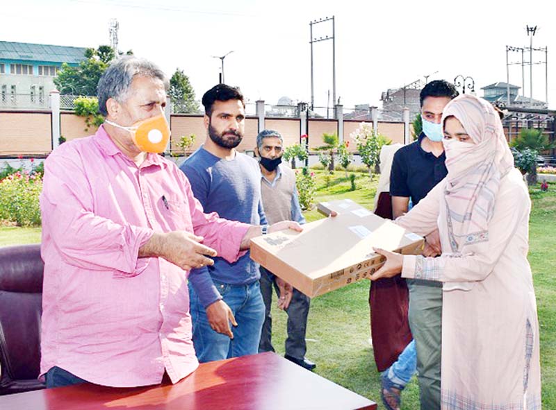Principal Secy, School Education, Dr Asgar Samoon giving laptop to a Special Educator at Srinagar. Principal Secy, School Education, Dr Asgar Samoon giving laptop to a Special Educator at Srinagar.