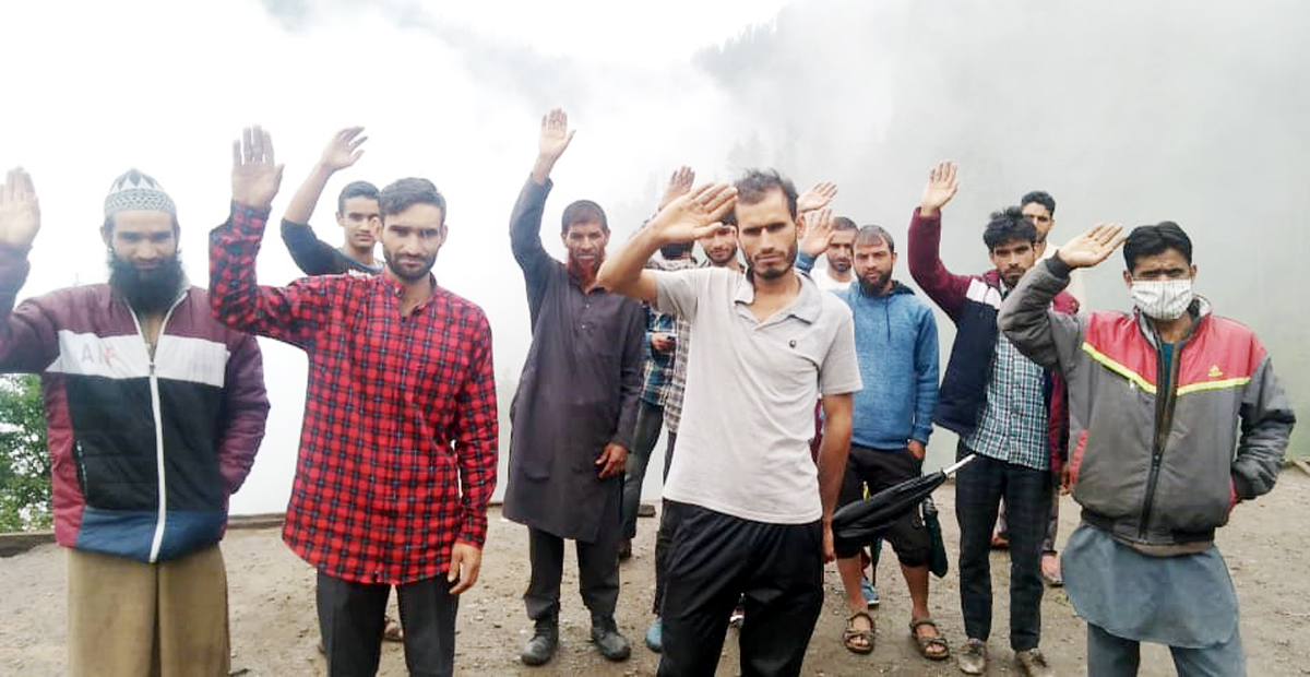 People raising slogans during protest. —Excelsior/Rafi Choudhary People raising slogans during protest. —Excelsior/Rafi Choudhary