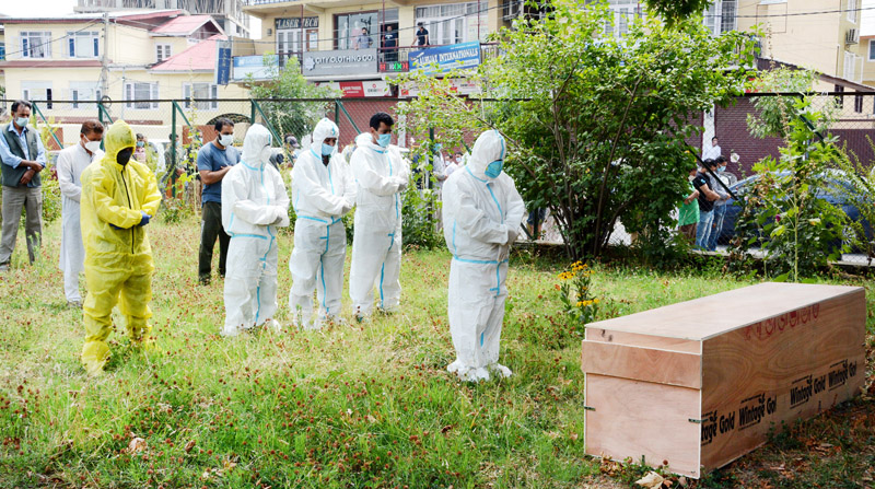 Health workers and relatives offer funeral prayers of COVID victim in Srinagar on Wednesday. -Excelsior/Shakeel Health workers and relatives offer funeral prayers of COVID victim in Srinagar on Wednesday. -Excelsior/Shakeel