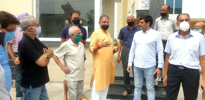 Former Deputy CM, Kavinder Gupta during his tour of Ward 57 on Monday. Former Deputy CM, Kavinder Gupta during his tour of Ward 57 on Monday.