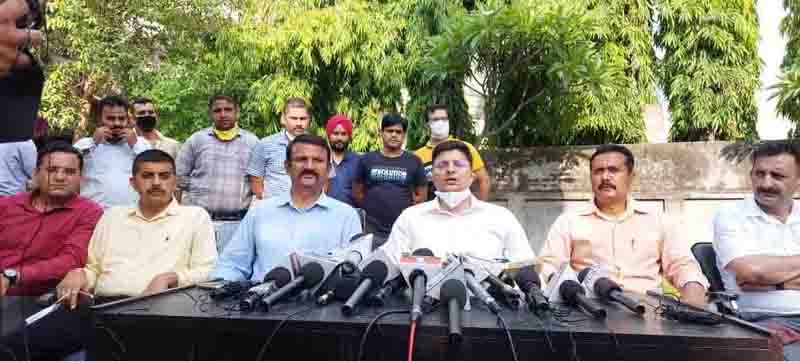 SP Vinay Sharma interacting with media persons at Jammu on Thursday. -Excelsior/Rakesh SP Vinay Sharma interacting with media persons at Jammu on Thursday. -Excelsior/Rakesh