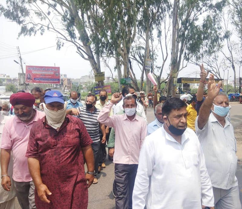 Cong activists and locals staging protest at Sunderbani on Saturday. Cong activists and locals staging protest at Sunderbani on Saturday.